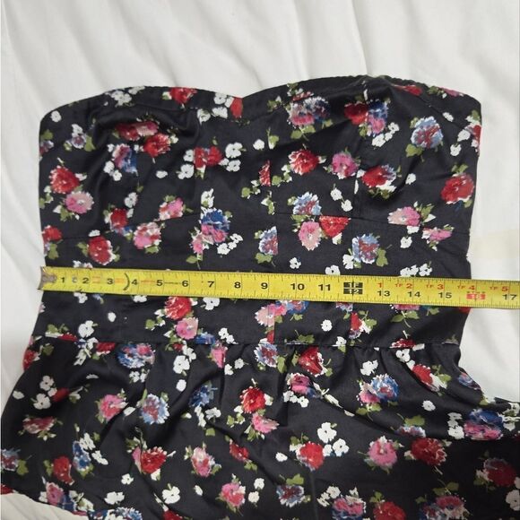 American Eagle Size L Strapless Black Floral Smocked blouse - Picture 4 of 12